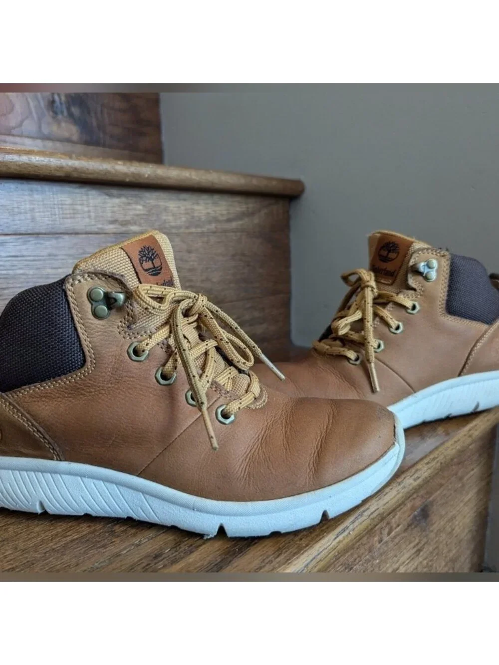 Timberland Boots Mid Hiker Kids size 2  leather Boots